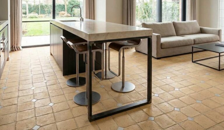 losa de terracota artesanal combinada con mármol y diseño moderno